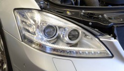 Mercedes-Benz S550 Facelift Headlights With LED Daytime Running Lights And Turn Signals